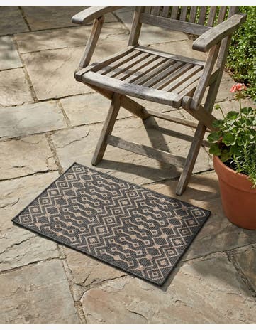 Charcoal Gray Easy-Clean Lattice Indoor / Outdoor Rug