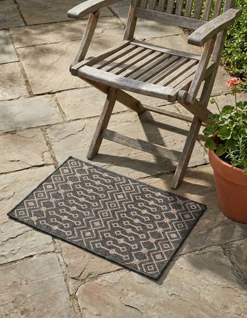 2' x 3' Easy-Clean Lattice Indoor / Outdoor Rug