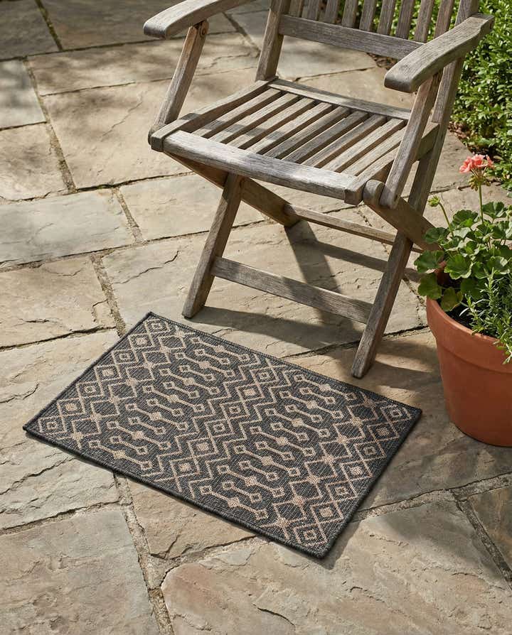 2' x 3' Easy-Clean Lattice Indoor / Outdoor Rug