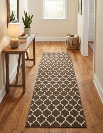 2' 7 x 8' Lattice Runner Rug