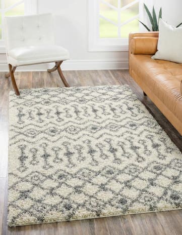 5' 3 x 8' Moroccan Trellis Shag Rug