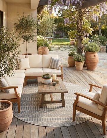 7' 10 x 7' 10 Easy-Clean Lattice Indoor / Outdoor Round Rug