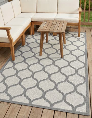 5' 3 x 8' Easy-Clean Trellis Indoor / Outdoor Rug