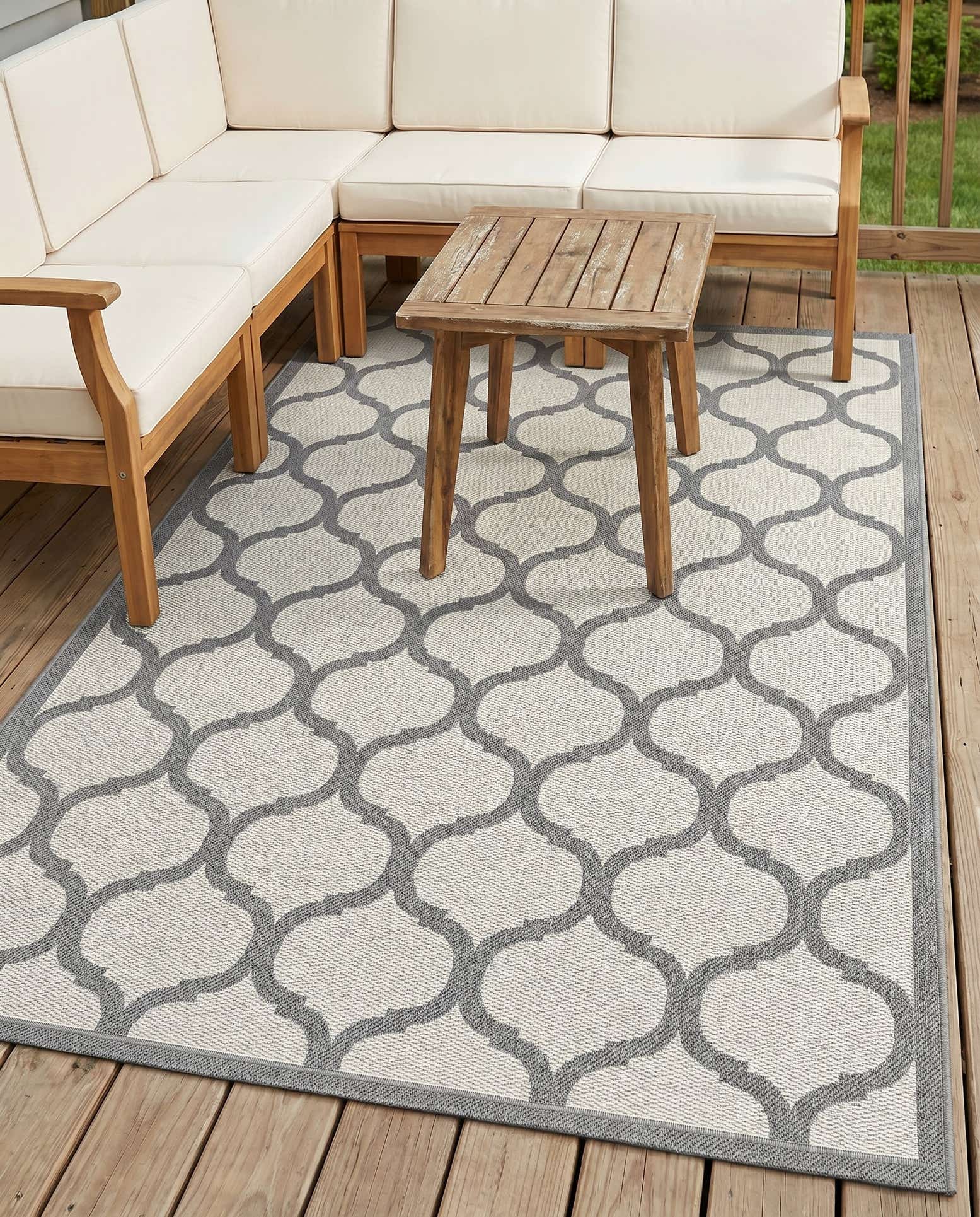 5' 3 x 8' Easy-Clean Trellis Indoor / Outdoor Rug
