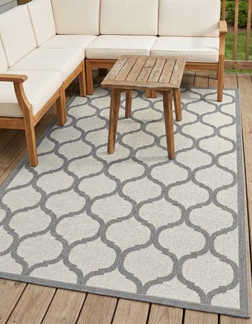 5' 3 x 8' Easy-Clean Trellis Indoor / Outdoor Rug