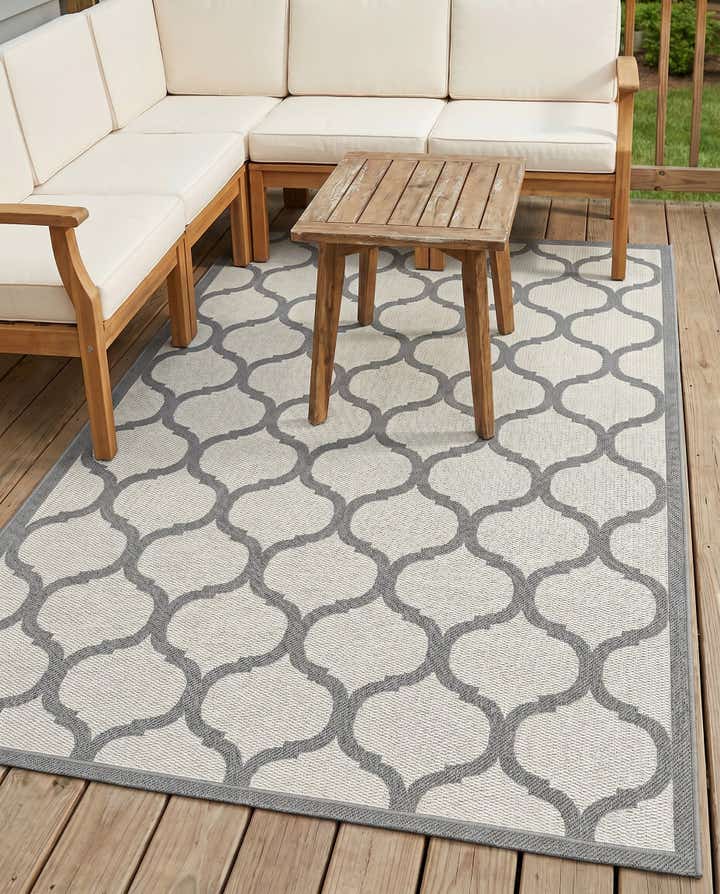 5' 3 x 8' Easy-Clean Trellis Indoor / Outdoor Rug