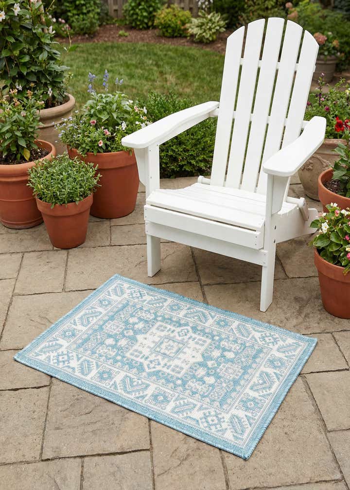2' x 3' Easy-Clean Aztec Indoor / Outdoor Rug