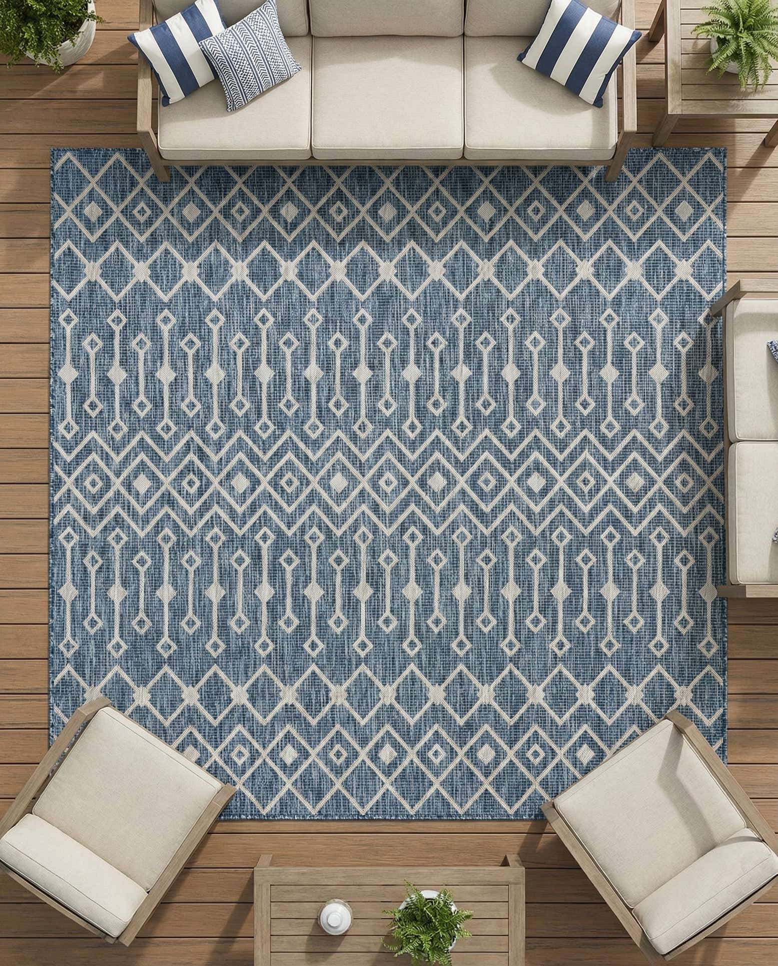 7' 10 x 7' 10 Easy-Clean Lattice Indoor / Outdoor Square Rug