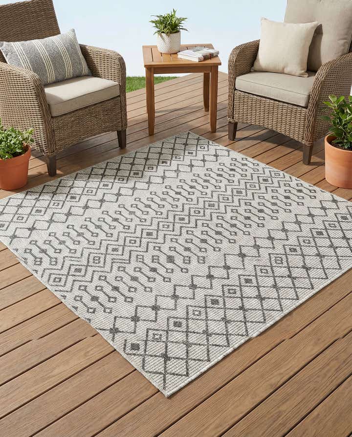 5' 3 x 5' 3 Easy-Clean Lattice Indoor / Outdoor Square Rug