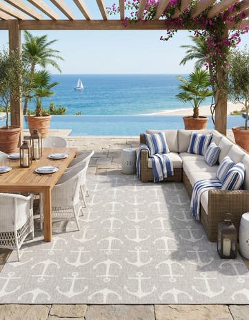 Gray Easy-Clean Coastal Indoor / Outdoor Rug