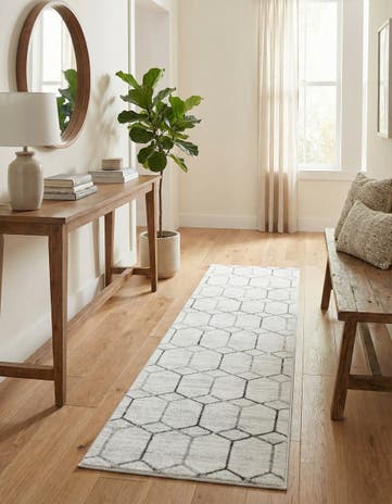 2' x 8' Lattice Trellis Runner Rug
