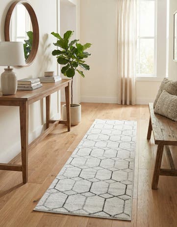2' x 8' Lattice Trellis Runner Rug