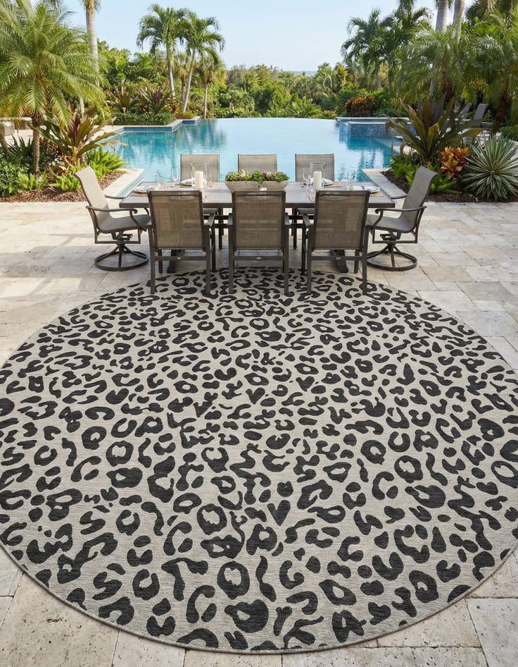 Detail image of 12' x 12'  Washable Safari Indoor / Outdoor Round Rug