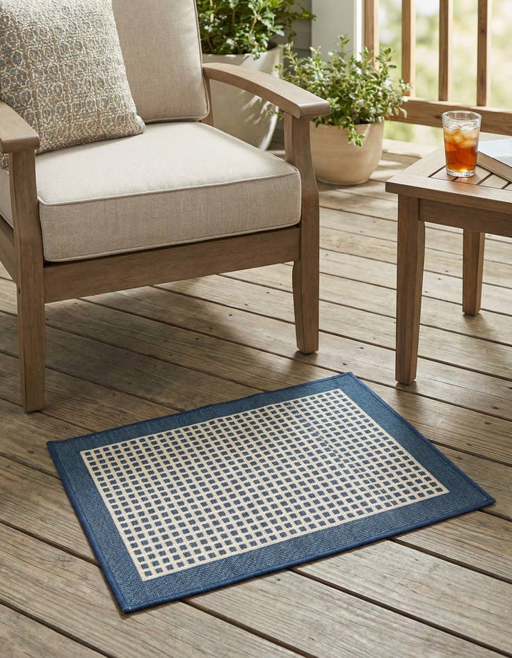 Detail image of 2' x 3'  Washable Border Indoor / Outdoor Rug