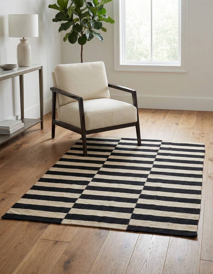 Detail image of 3' 4 x 4' 10 Hand Woven Kilim Modern Wool Rug