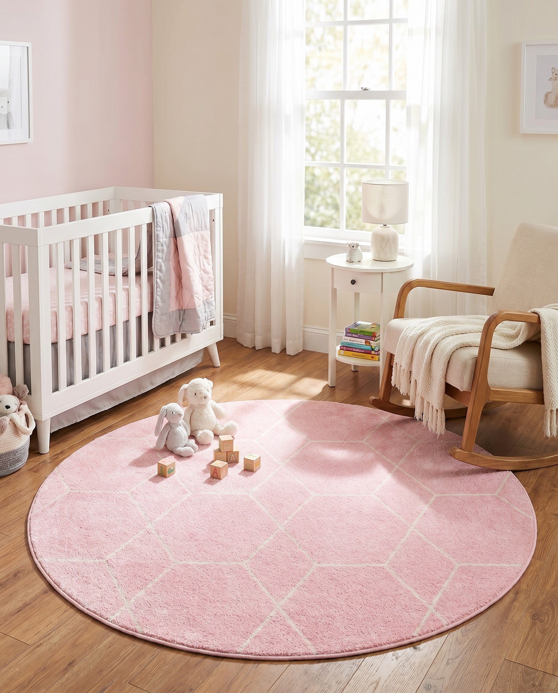 7' 10 x 7' 10 Lattice Frieze Round Rug