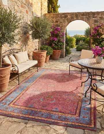 5' 3 x 8' Easy-Clean Traditional Indoor / Outdoor Rug