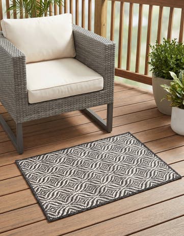 2' x 3' Easy-Clean Lattice Indoor / Outdoor Rug