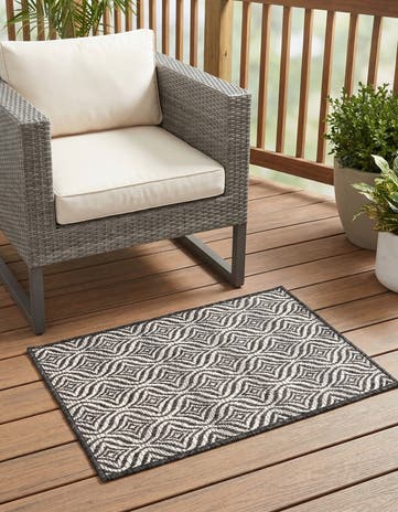 2' x 3' Easy-Clean Lattice Indoor / Outdoor Rug