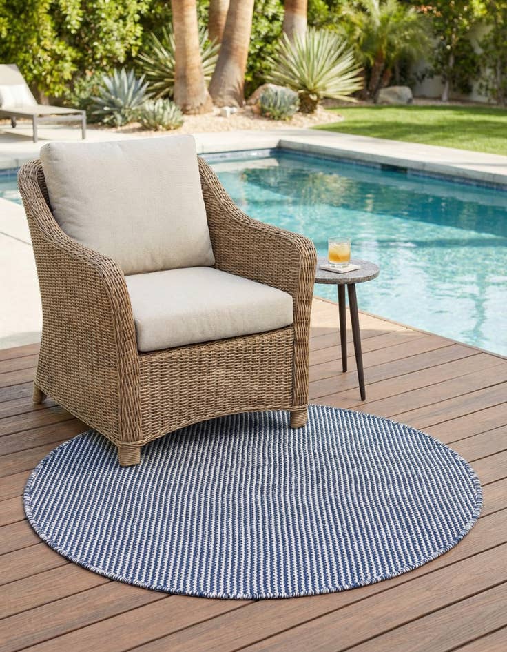 Detail image of  3' 3 x 3' 3  Washable Jill Zarin Palm Springs Indoor / Outdoor Round Rug