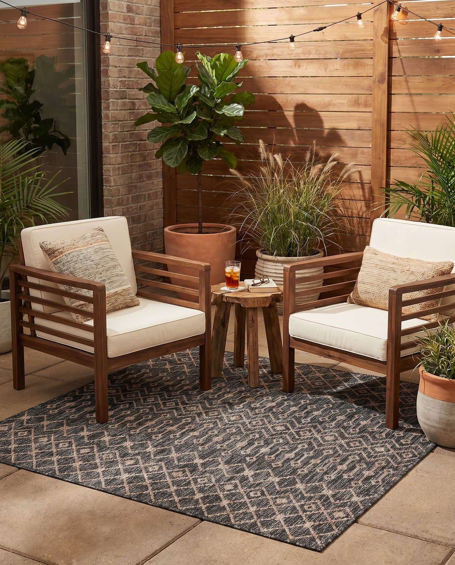 5' 3 x 5' 3 Easy-Clean Trellis Indoor / Outdoor Square Rug