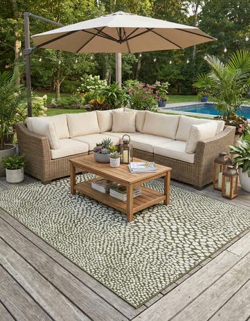 Green Easy-Clean Jill Zarin Cape Town Indoor / Outdoor Rug