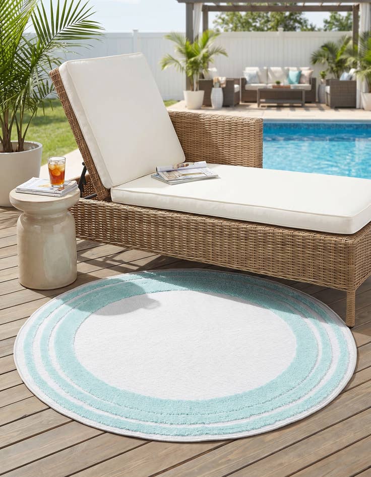 Detail image of 3' 3 x 3' 3 Easy-Clean Aruba Indoor / Outdoor Round Rug