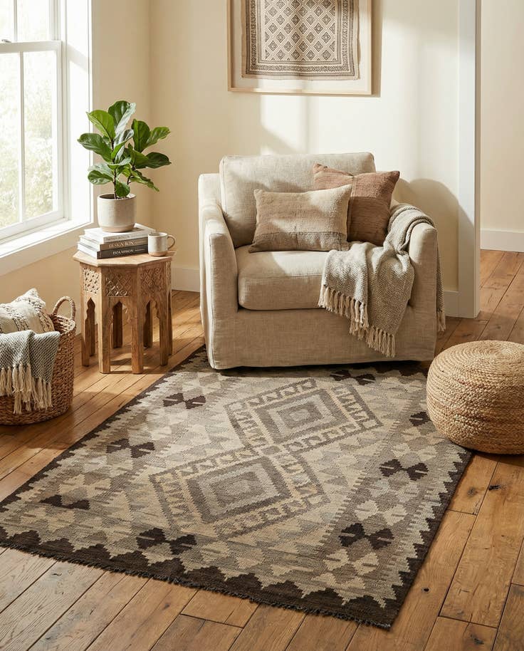 Detail image of 3' 4 x 4' 1 Hand Woven Kilim Maymana Wool Rug