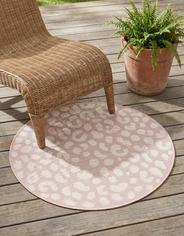 Pink Ivory Easy-Clean Safari Indoor / Outdoor Round Rug