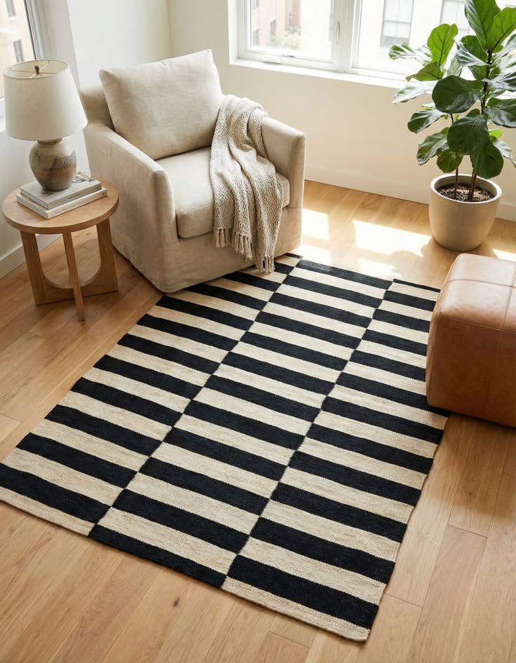 Detail image of 3' 3 x 4' 8 Hand Woven Kilim Modern Wool Rug