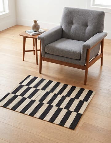 2' 9 x 3' 10 Hand Woven Kilim Modern Wool Rug