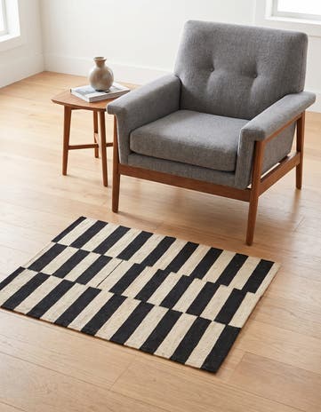 2' 9 x 3' 10 Hand Woven Kilim Modern Wool Rug