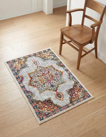 2' 2 x 3' 3 Budapest Rug