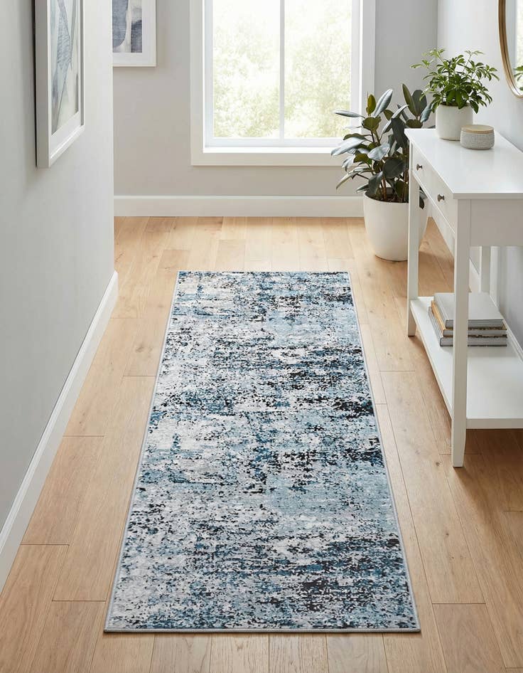 Detail image of 2' 2 x 6' Leipzig Runner Rug