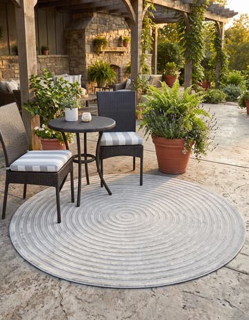 8' x 8' Easy-Clean Sabrina Soto Prescott Indoor / Outdoor Round Rug
