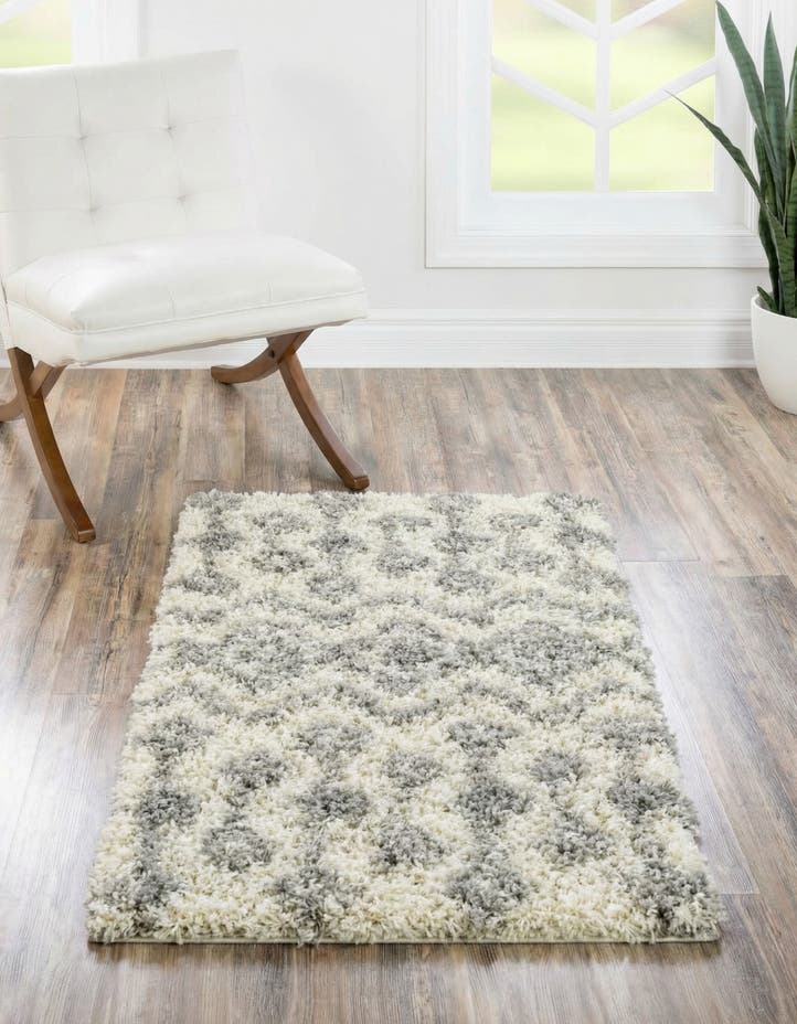 2' x 3' Moroccan Trellis Shag Rug