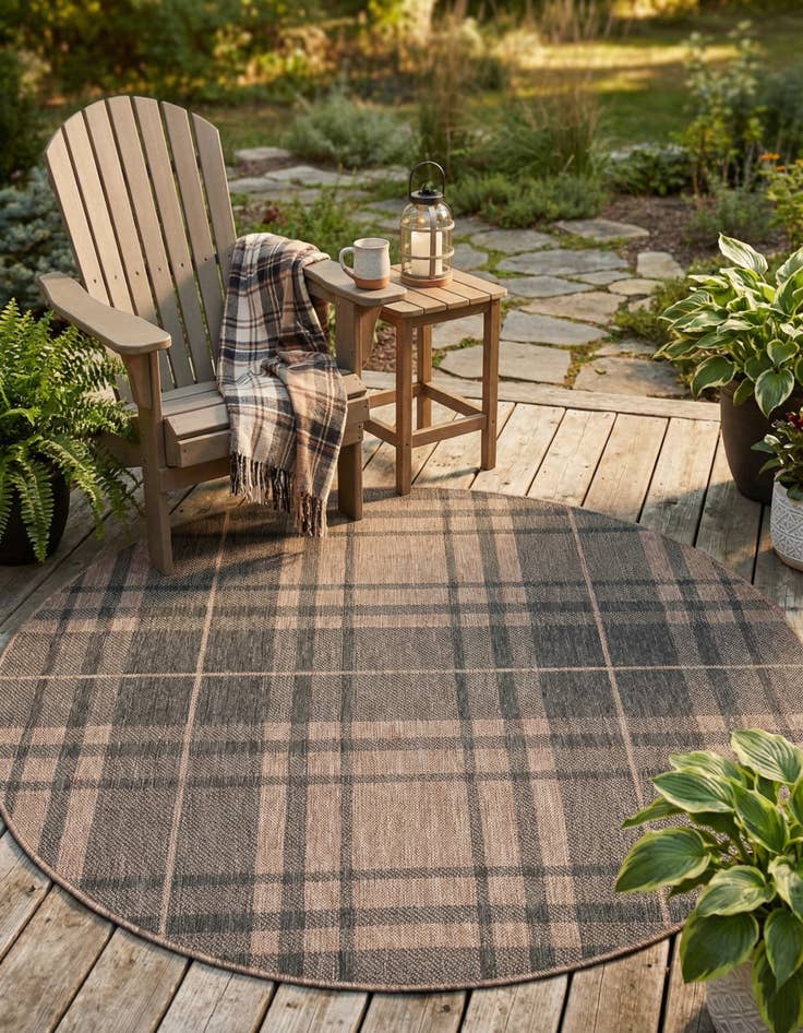 Detail image of 5' 3 x 5' 3  Washable Checkered Indoor / Outdoor Round Rug