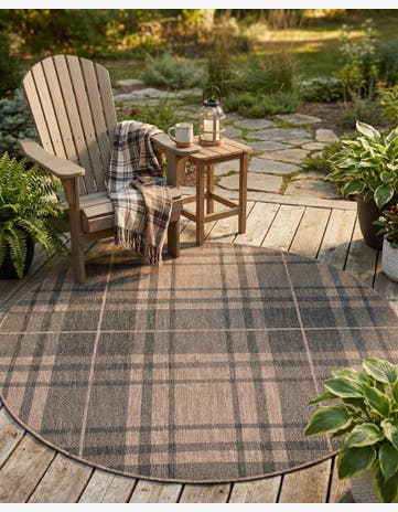 5' 3 x 5' 3 Easy-Clean Checkered Indoor / Outdoor Round Rug