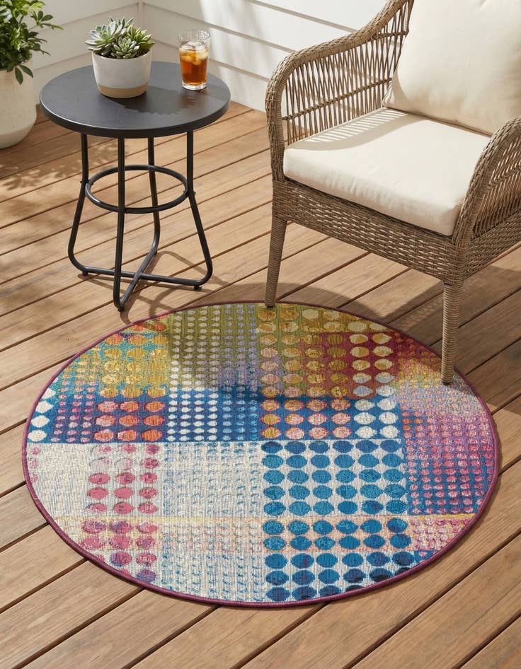 Detail image of 3' x 3'  Washable Modern Indoor / Outdoor Round Rug