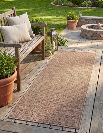 2' x 6' Easy-Clean Checkered Indoor / Outdoor Runner Rug