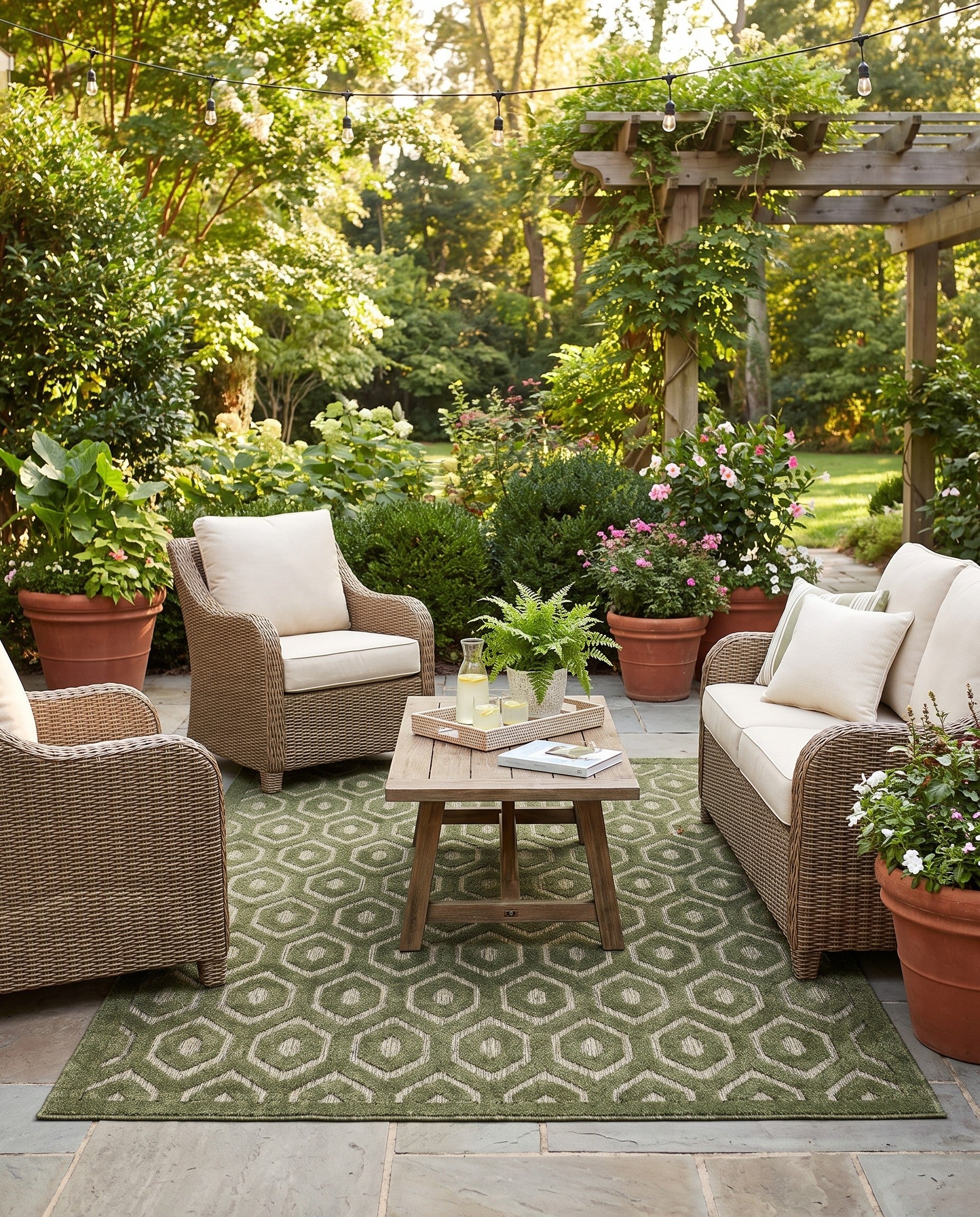 Green Easy-Clean Trellis Textured Indoor / Outdoor Rug