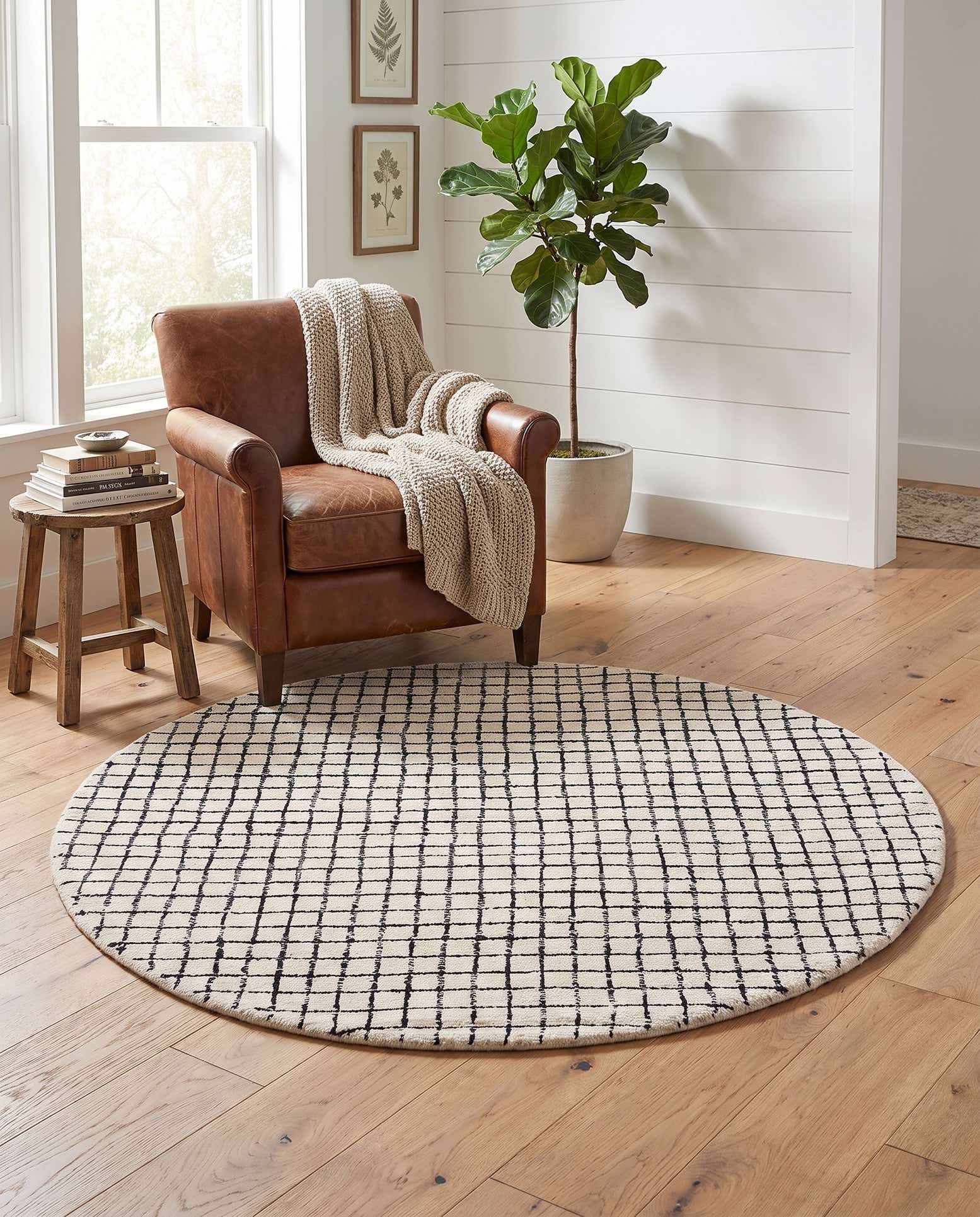 5' 1 x 5' 1 Heritage Line Wool Round Rug