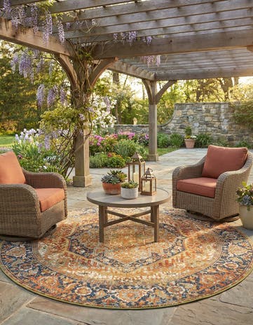 7' 10 x 7' 10 Easy-Clean Traditional Indoor / Outdoor Round Rug