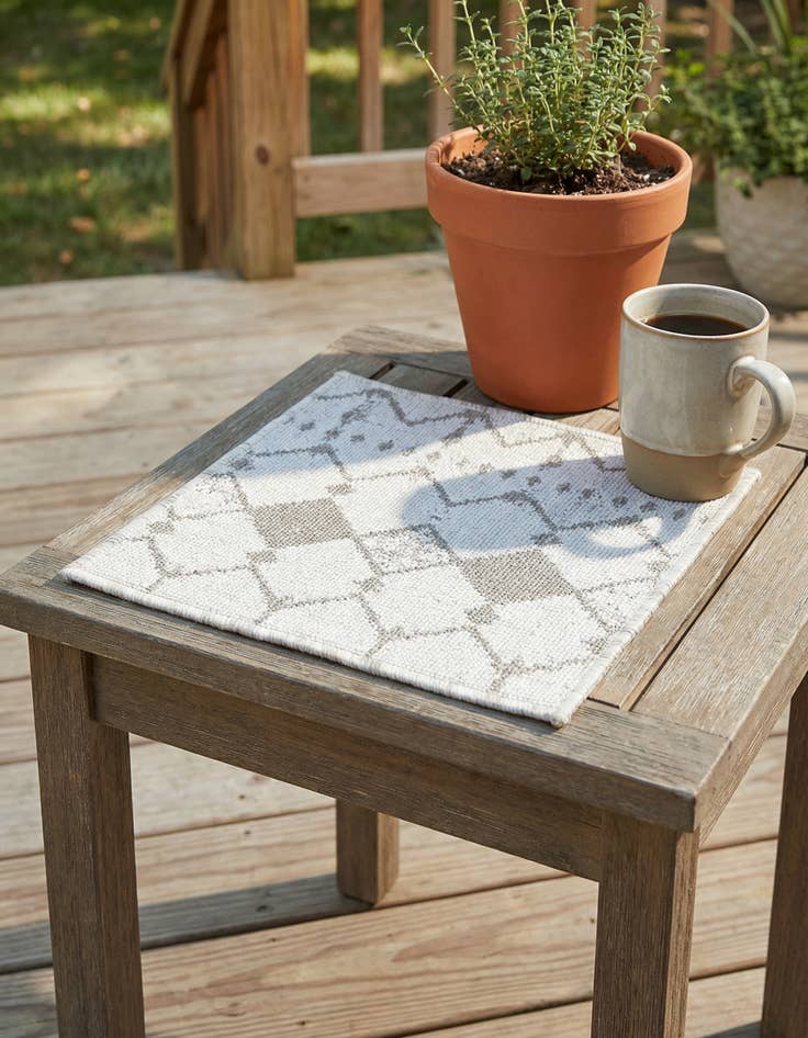 Detail image of 1' x 1' Washable Lattice Indoor / Outdoor Sample Rug