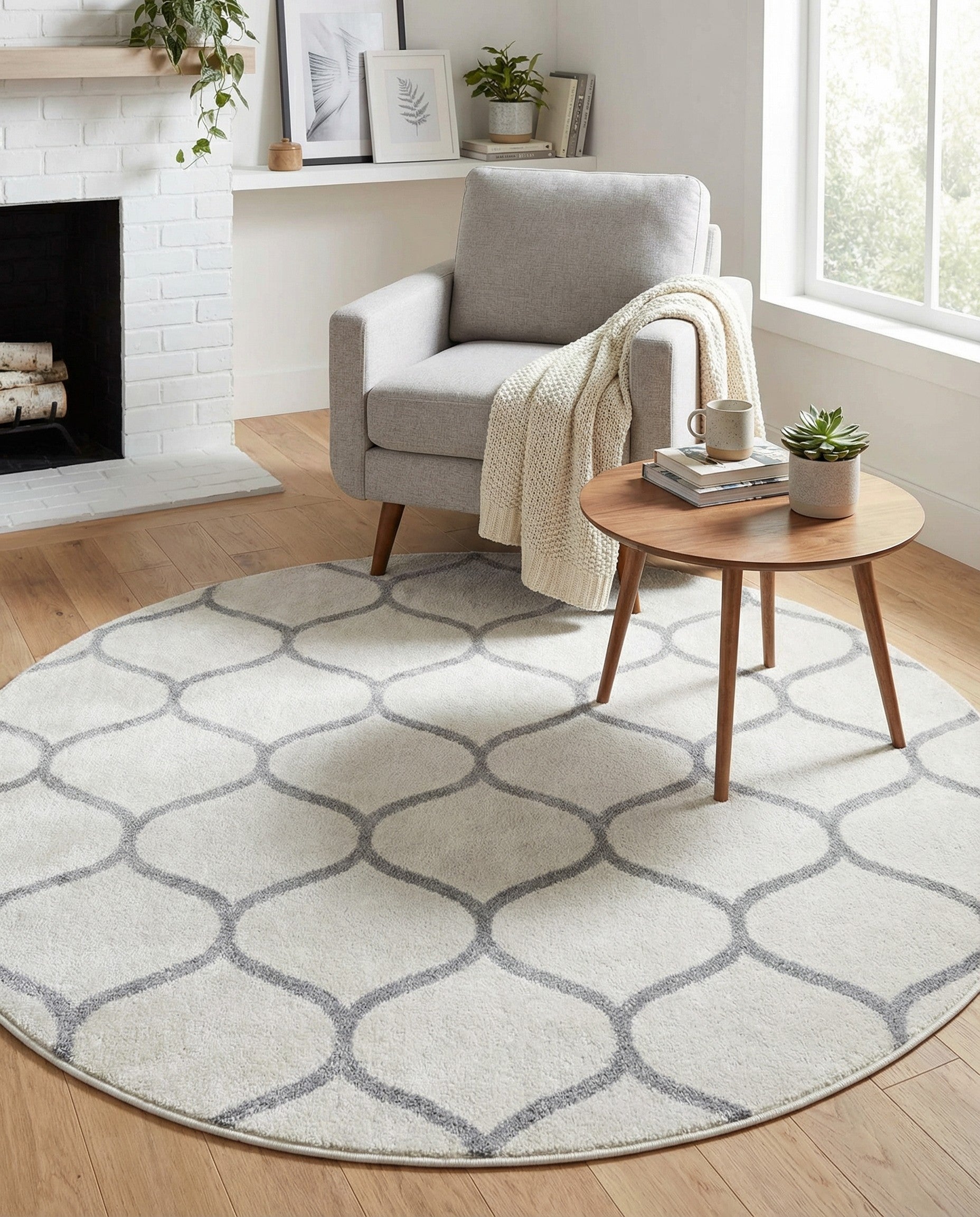 5' 3 x 5' 3 Trellis Frieze Round Rug