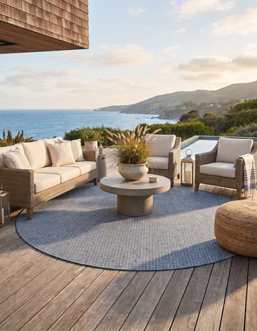 7' 10 x 7' 10 Easy-Clean Checkered Indoor / Outdoor Round Rug