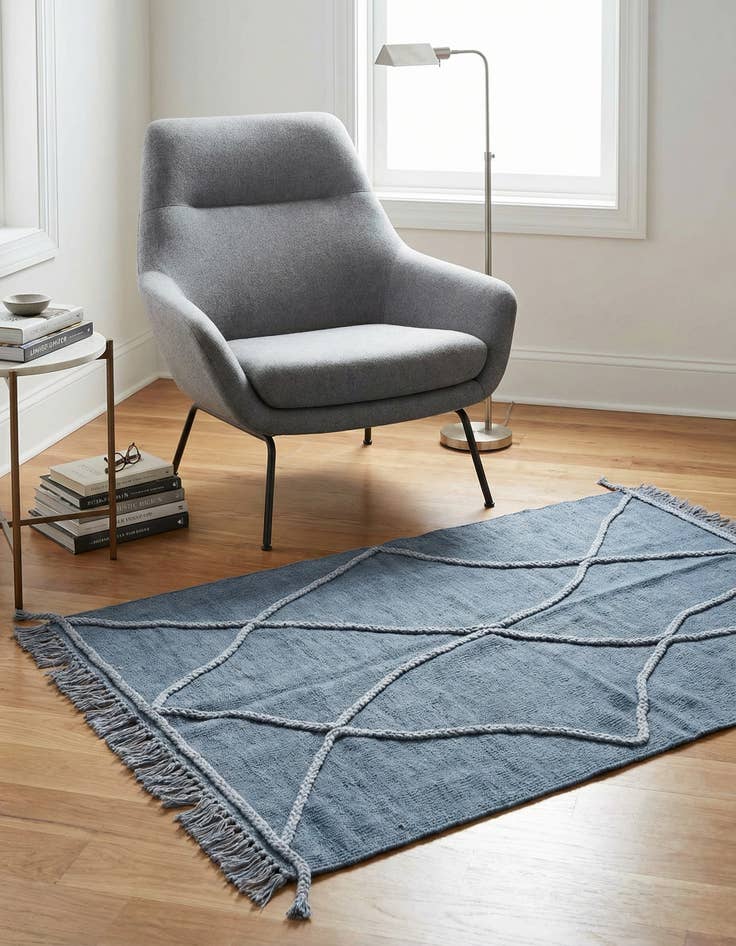 Detail image of 3' 3 x 4' 10 Hand Woven Kilim Modern Wool Rug