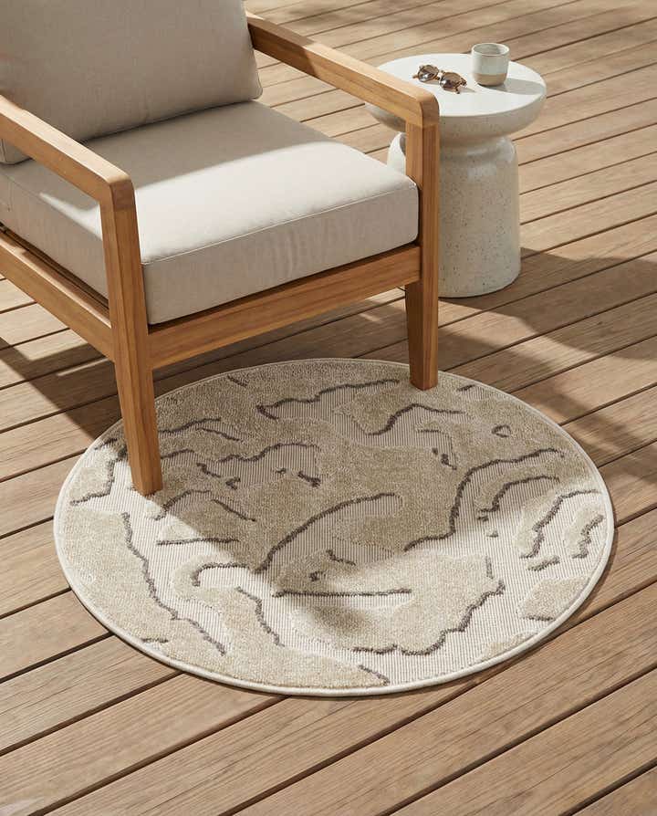 3' x 3' Easy-Clean Sabrina Soto Indoor / Outdoor Round Rug