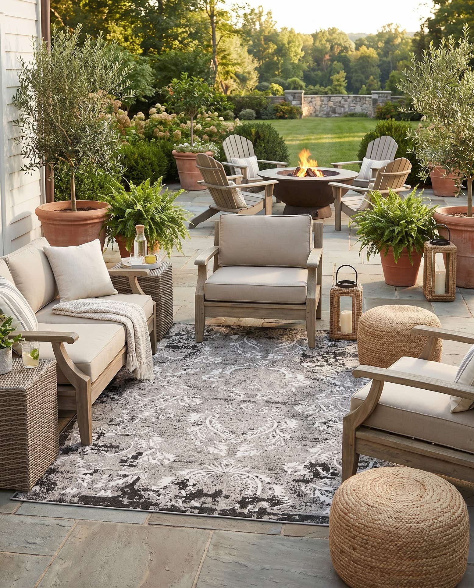 8' x 10' Easy-Clean Botanical Indoor / Outdoor Rug