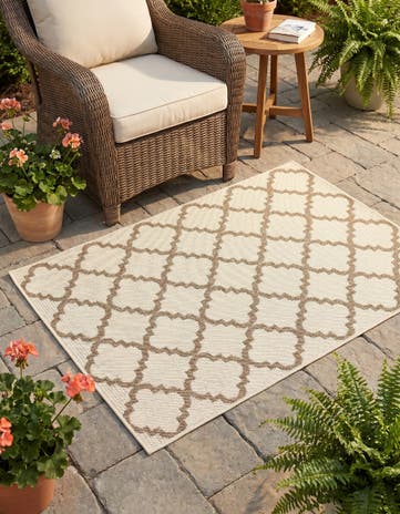 3' 3 x 5' Easy-Clean Lattice Indoor / Outdoor Rug